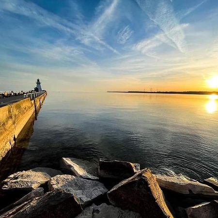 Luxe Lodges On Lake Erie Порт Доувър Екстериор снимка