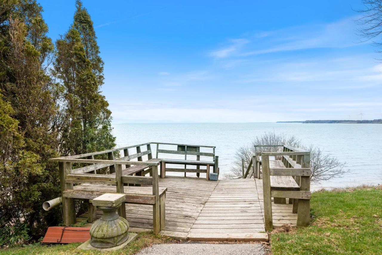 Luxe Lodges On Lake Erie Порт Доувър Екстериор снимка