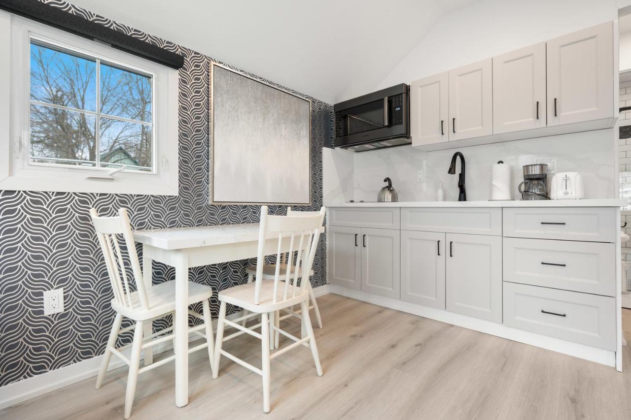 Luxe Lodges On Lake Erie Порт Доувър Екстериор снимка