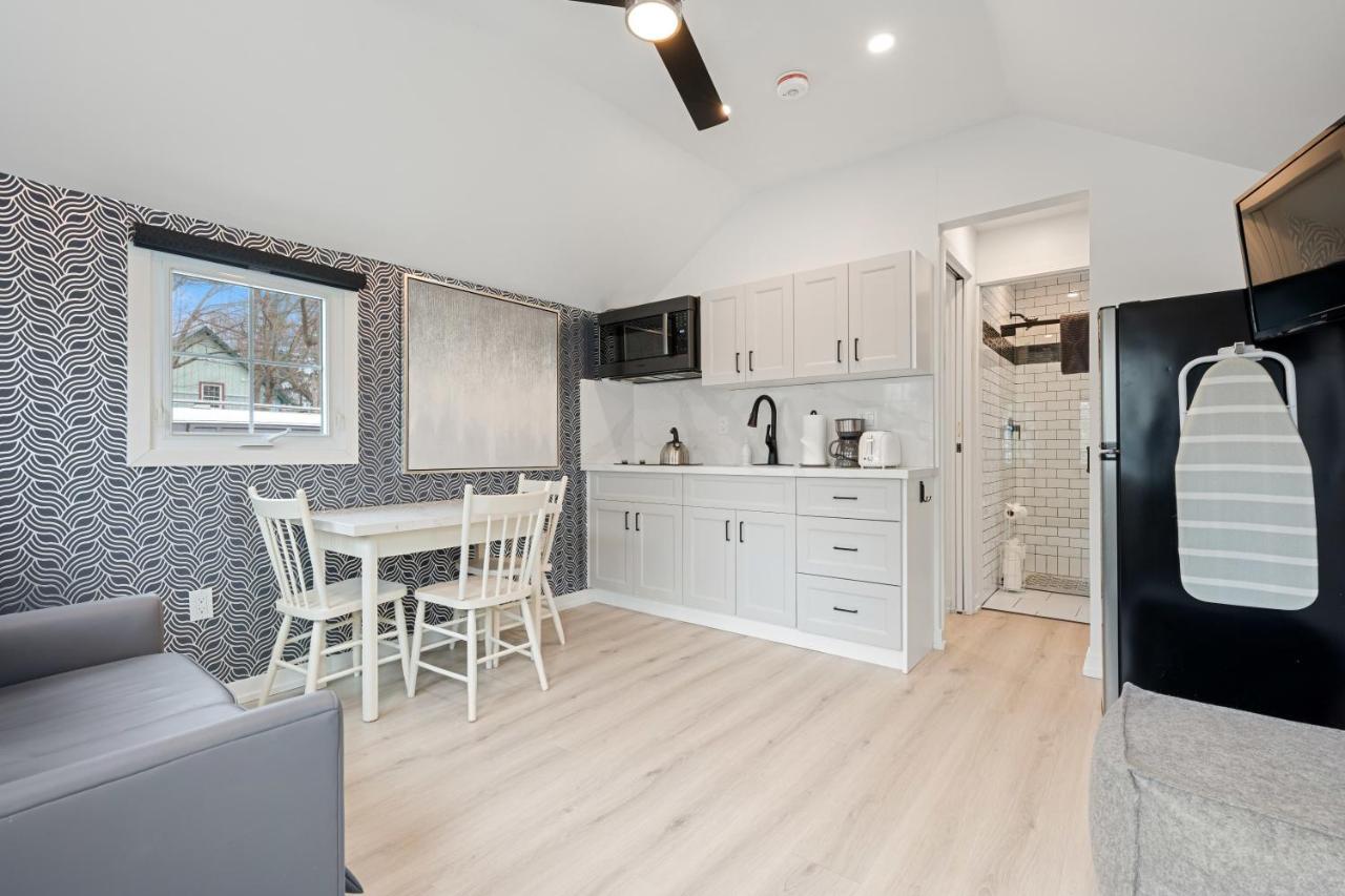 Luxe Lodges On Lake Erie Порт Доувър Екстериор снимка