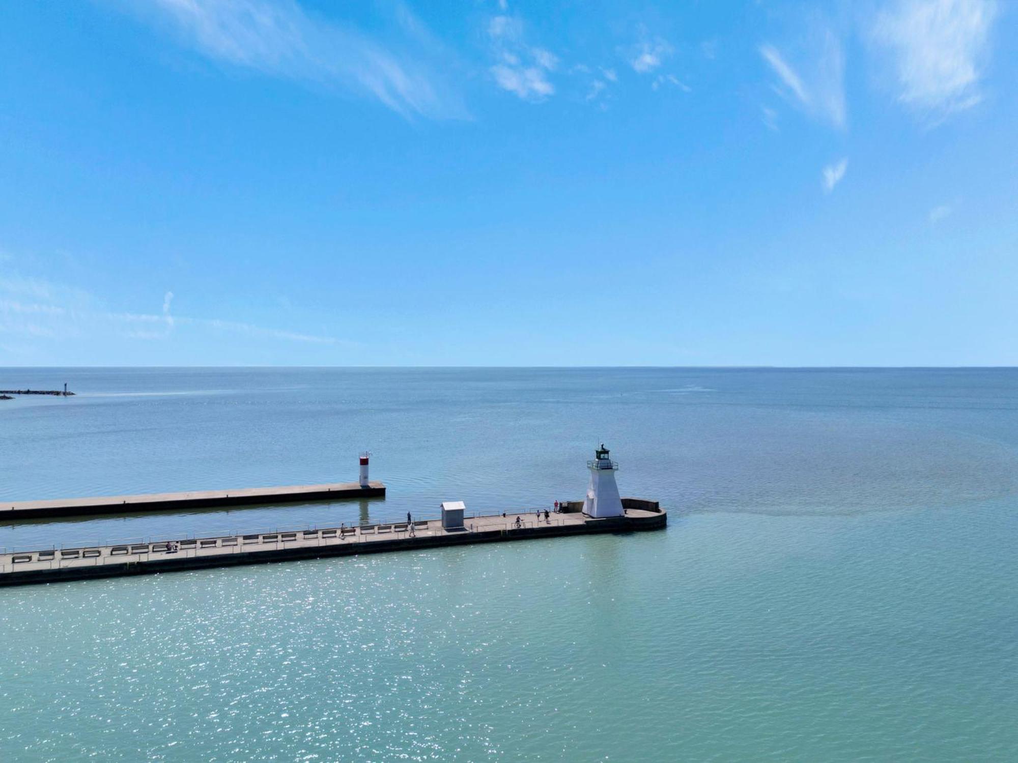 Luxe Lodges On Lake Erie Порт Доувър Екстериор снимка