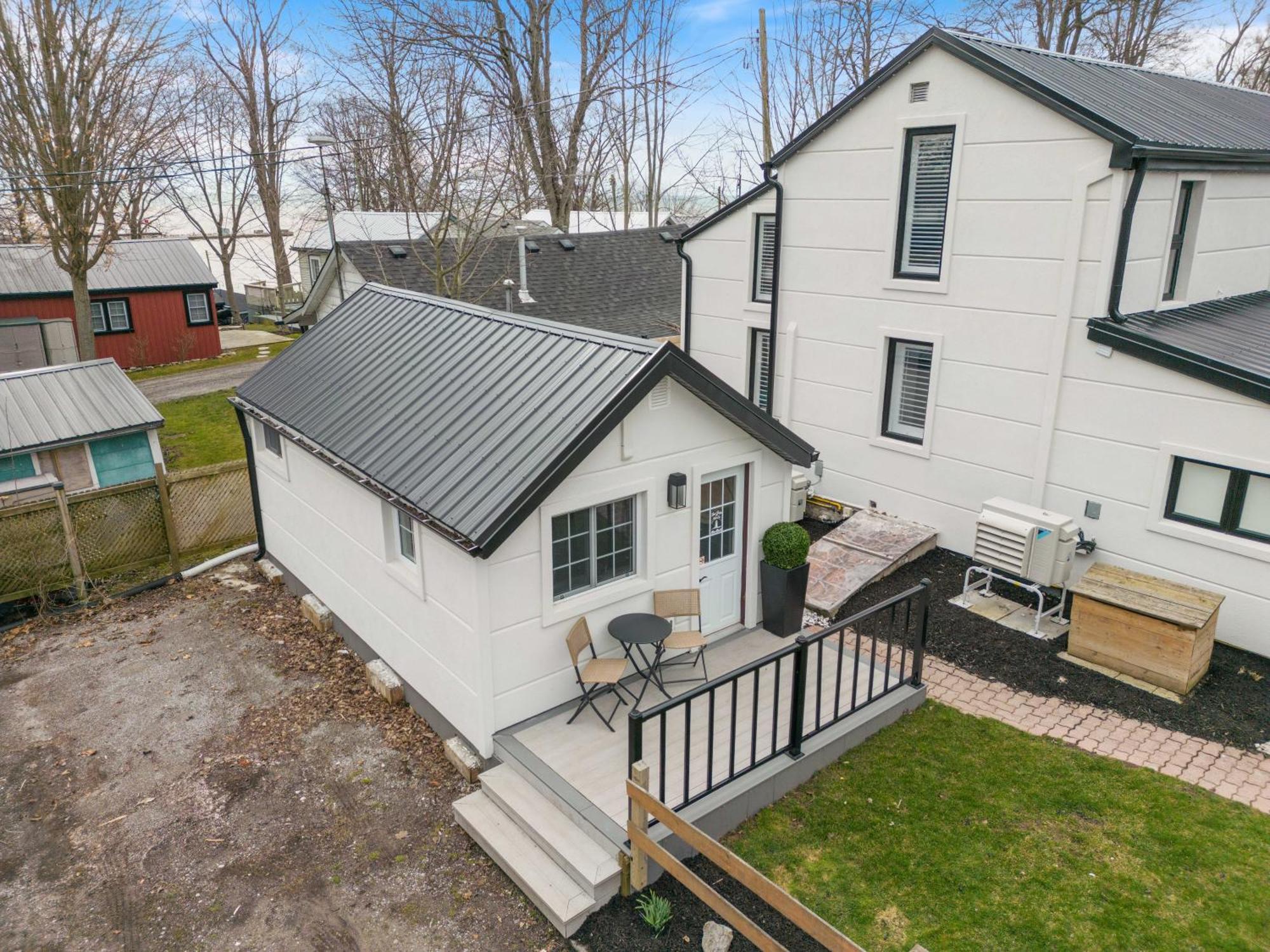 Luxe Lodges On Lake Erie Порт Доувър Екстериор снимка