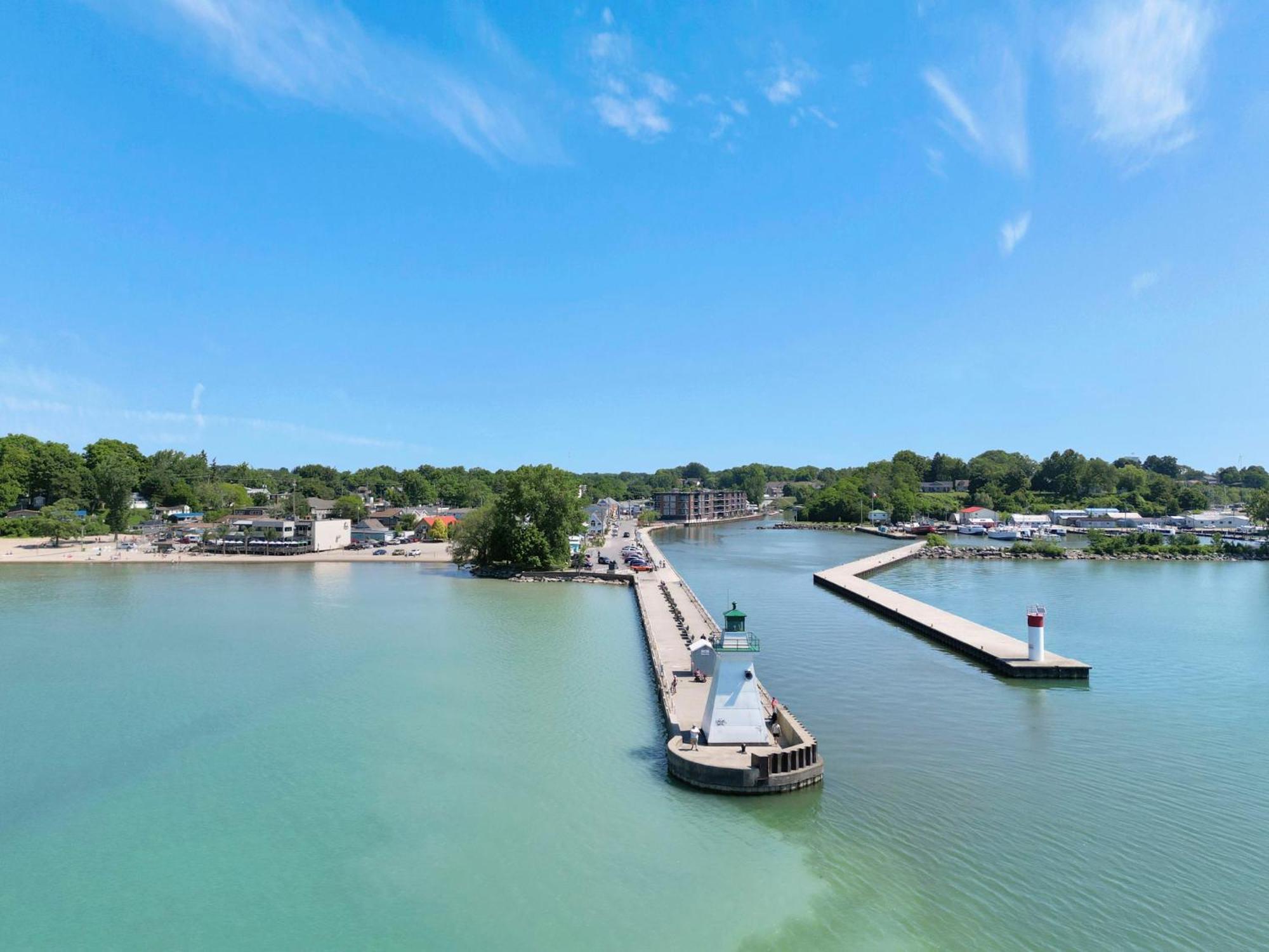 Luxe Lodges On Lake Erie Порт Доувър Екстериор снимка
