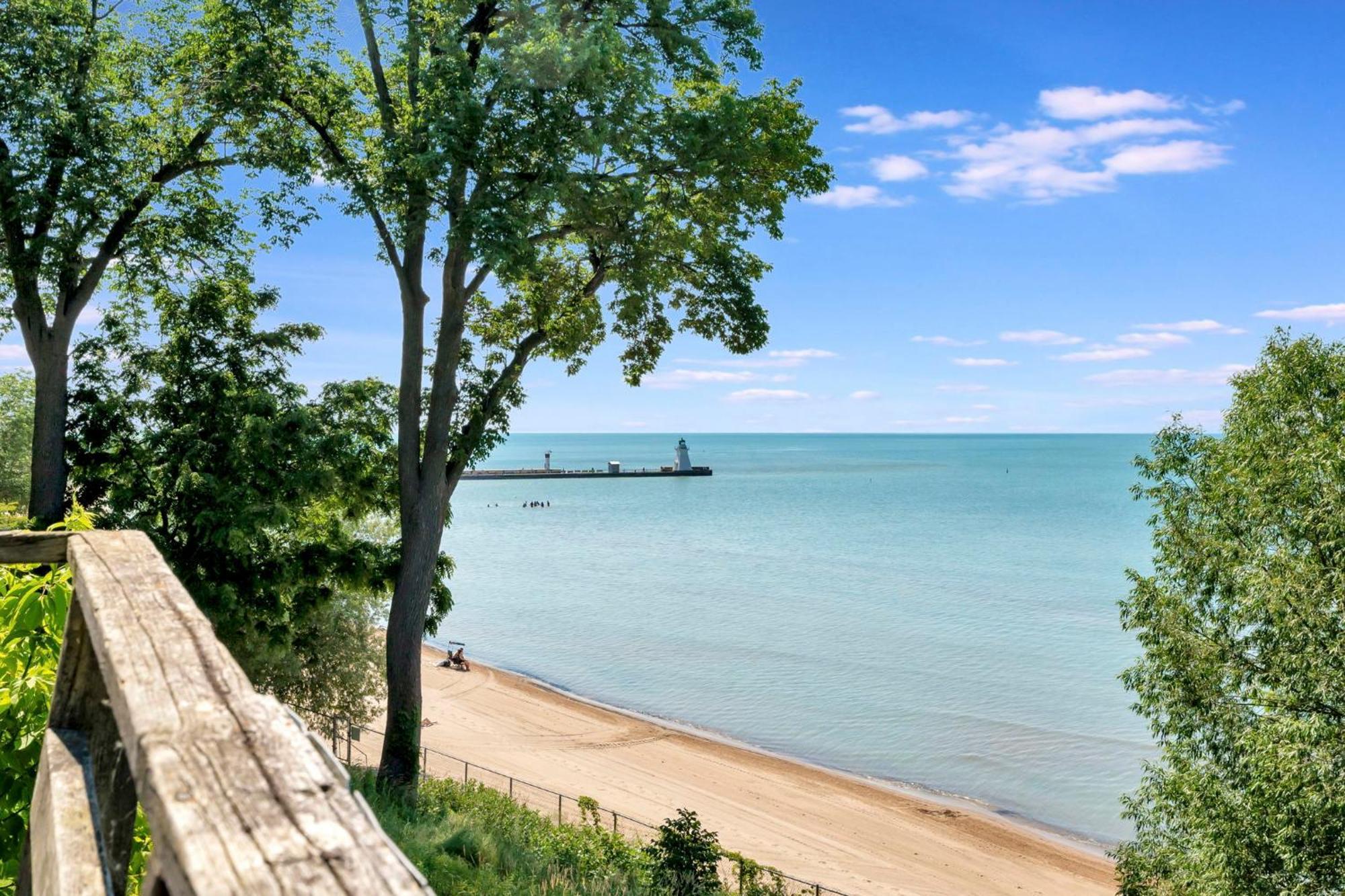 Luxe Lodges On Lake Erie Порт Доувър Екстериор снимка